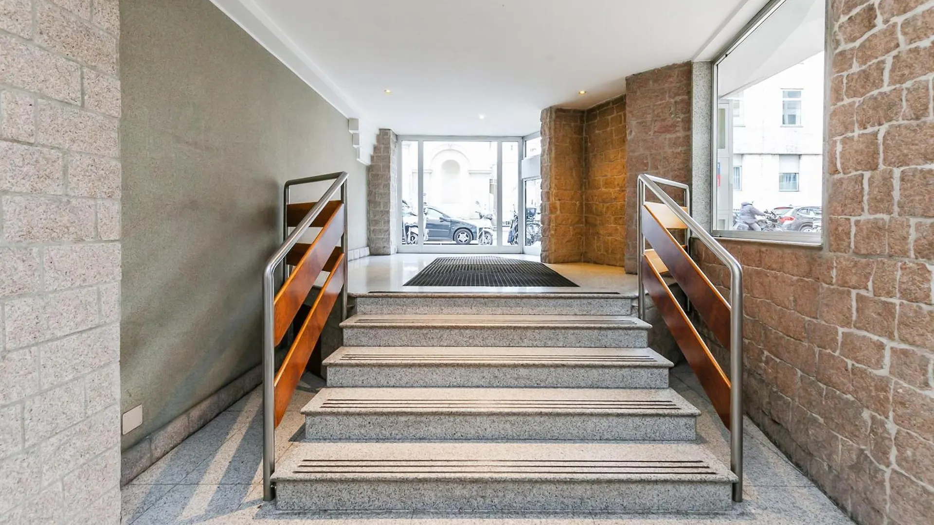 Lejlighed Stile E Comodita Nel Vivace Centro Di Milano